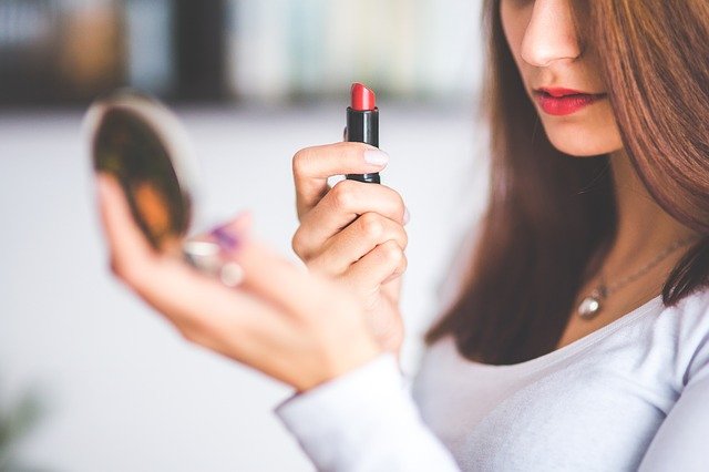 The Right Order to Apply Lipstick to Get A Great Look - HOK Makeup