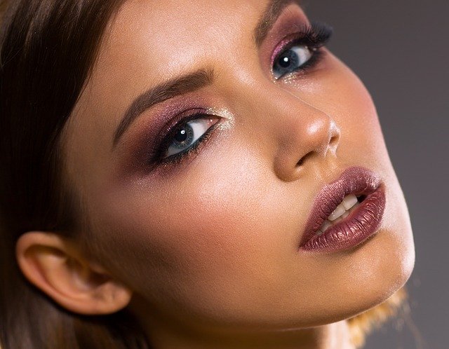 Makeup Tips and Tricks for Small Eyes - HOK Makeup